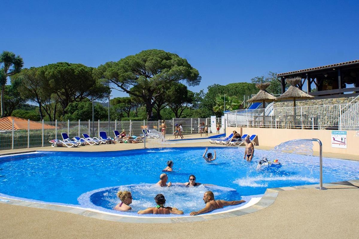Bungalow Luxe 3 Chambres Surplombant Le Golf De St Tropez Gassin Exterior foto